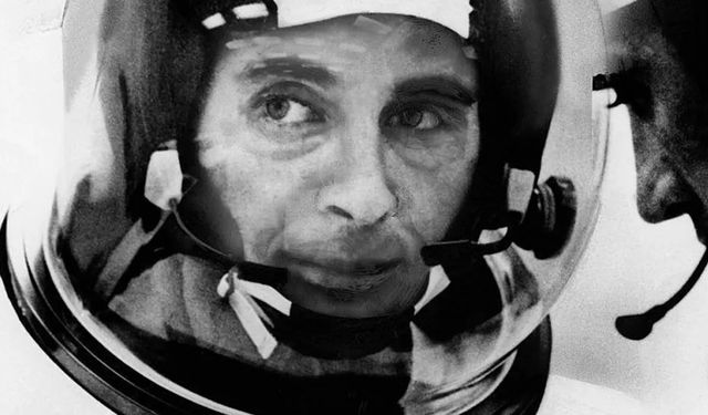 'Dünya'nın Doğuşu'nu çeken astronot hayatını kaybetti