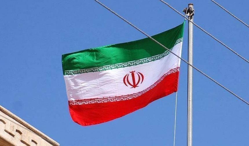 İran'da cumhurbaşkanlığı seçimi ikinci tura kaldı: Katılım yüzde 40'larda