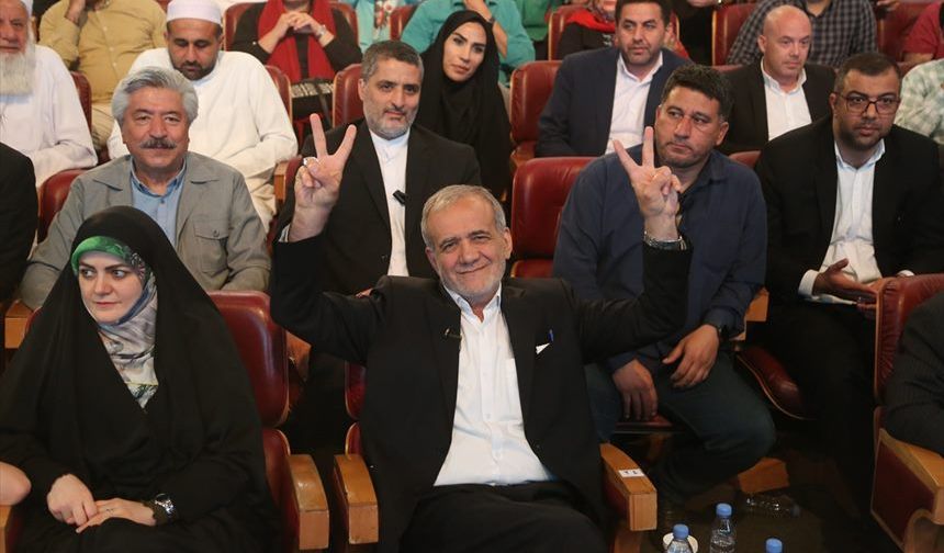İran'da cumhurbaşkanlığı seçimini reformist Pezeşkiyan kazandı