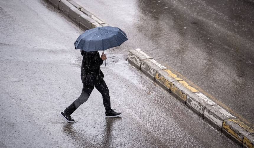 Meteoroloji'den çok sayıda il için gök gürültülü sağanak uyarısı