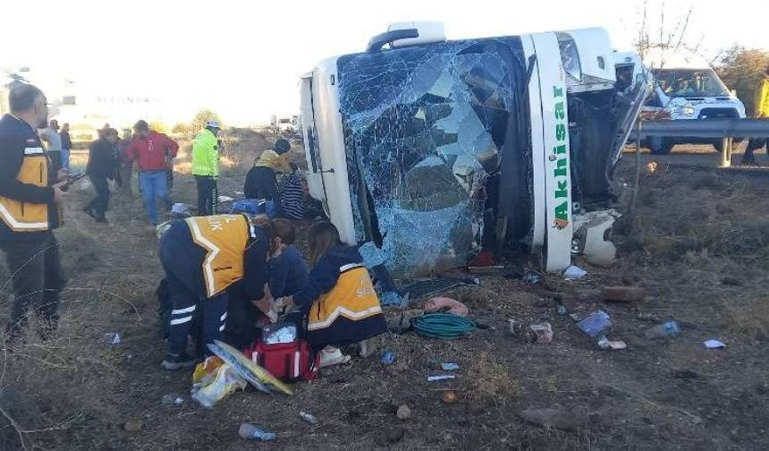 Aksaray'da otobüs devrildi: Altı ölü, 20 yaralı