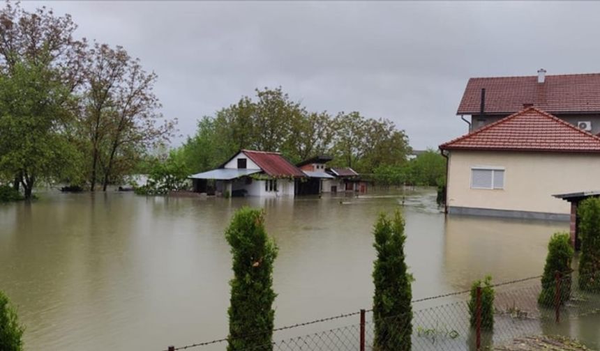 Bosna Hersek'te sel felaketi can aldı