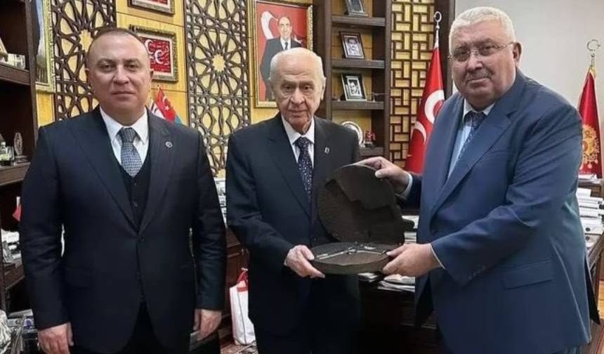 Bahçeli'ye Öcalan desteği sırasına MHP'li Yönter de girdi: Silahlı fotoğraf paylaştı