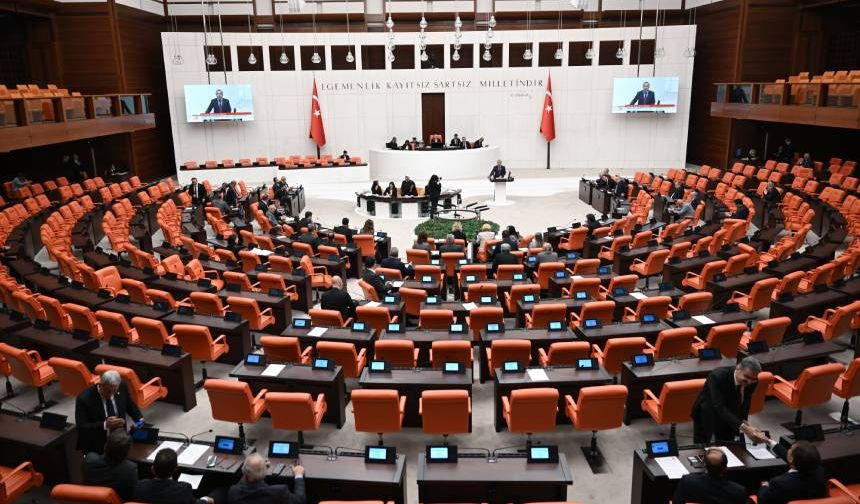 İYİ Parti'den, Anayasa'nın 'değiştirilemez' maddelerine yönelik eleştirilere 'hapis cezası' talebi