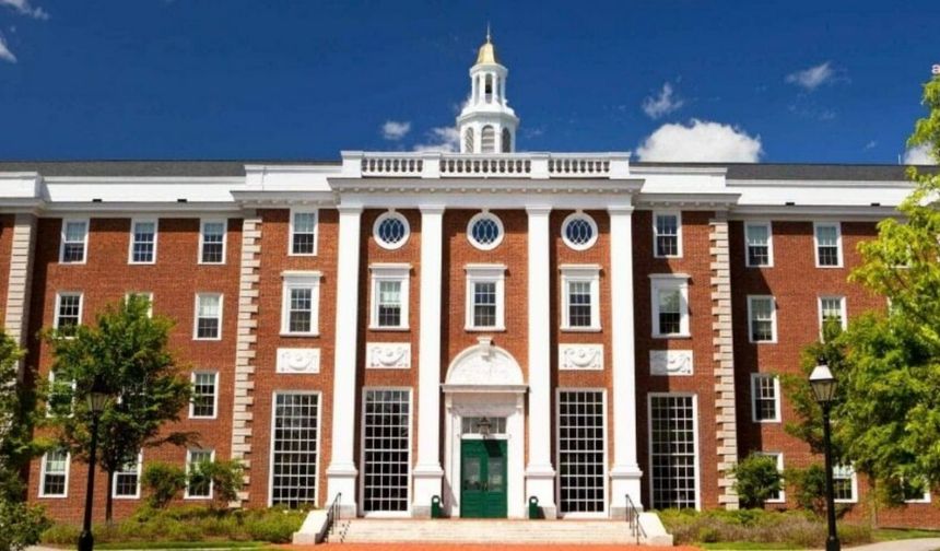 Harvard, hibeleri donduran Trump yönetimine dava açtı: "Akademik özerkliğe tehdit"