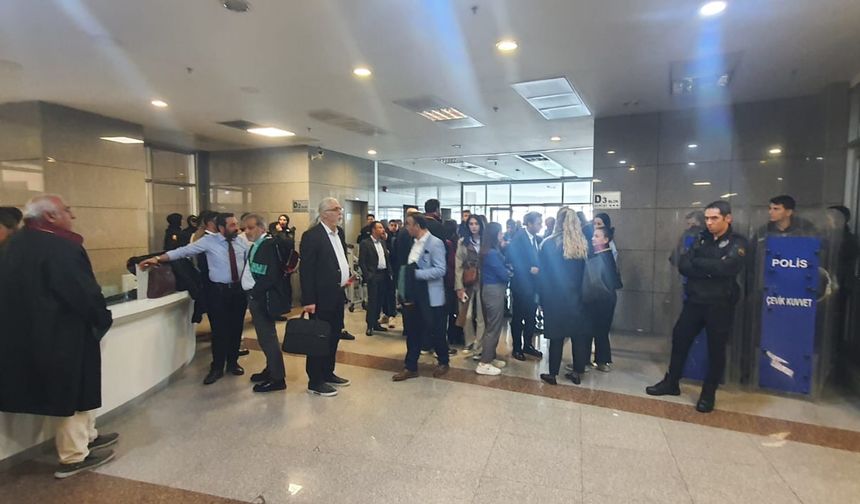İBB operasyonunda gözaltına alınan 4 kişi serbest bırakıldı, 48 kişinin savcılık ifadesi başladı