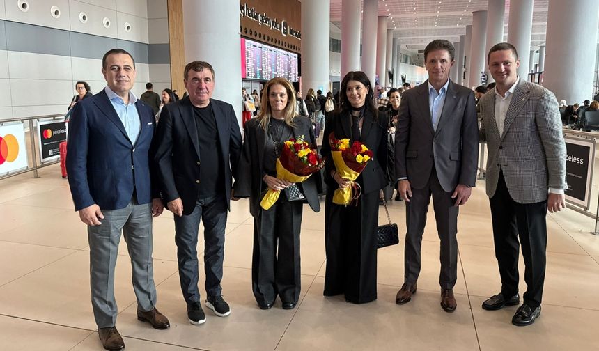Hagi ve Popescu UEFA Kupası zaferinin yıl dönümü için İstanbul’a geldi