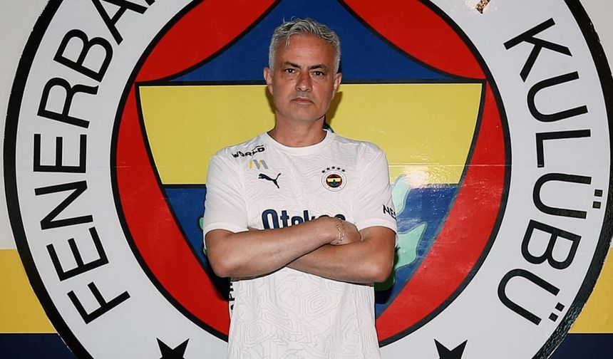 Jose Mourinho görevine başladı